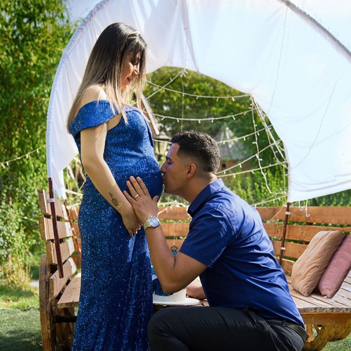 عکس بارداری با تم رنگی آبی | عکاسی کودک مهناز
